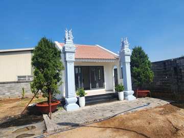 Miếu thờ trong nhà máy