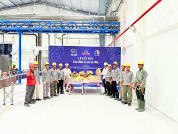 Lễ cất nóc Tòa nhà 5 Lít
